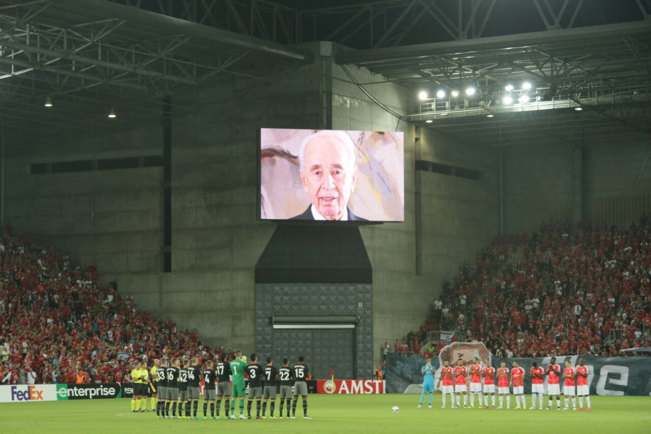 דקת דומיה לזכרו של שמעון פרס (צילום: בן בודה)